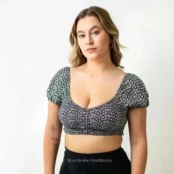 Low Cut Halter Cropped Peasant Blouse - Picture 2 of 10